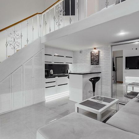 Двухуровневая Квартира Студия Odessa Exterior foto